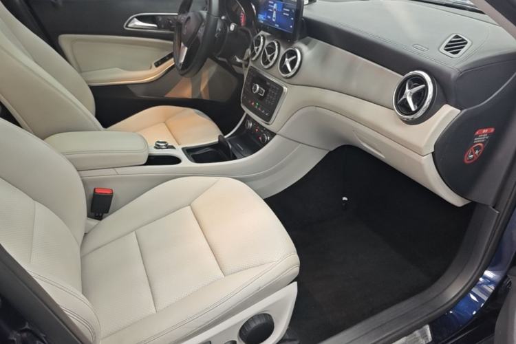 Used Mercedes-Benz GLA 2015 GLA 220 4MATIC Fashion Model Right Front Seat