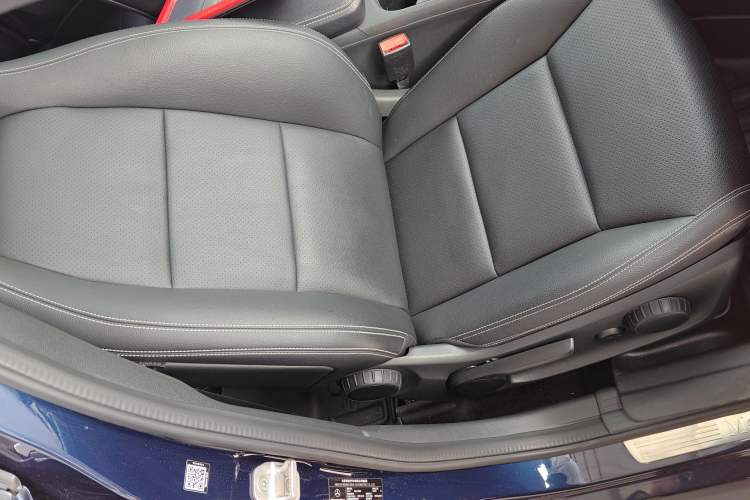 Used Mercedes-Benz GLA 2015 GLA 200 Fashion Model Right Front Seat
