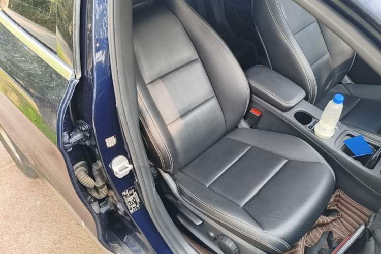 Used Mercedes-Benz GLA 2015 GLA 200 Sport Edition Right Front Seat