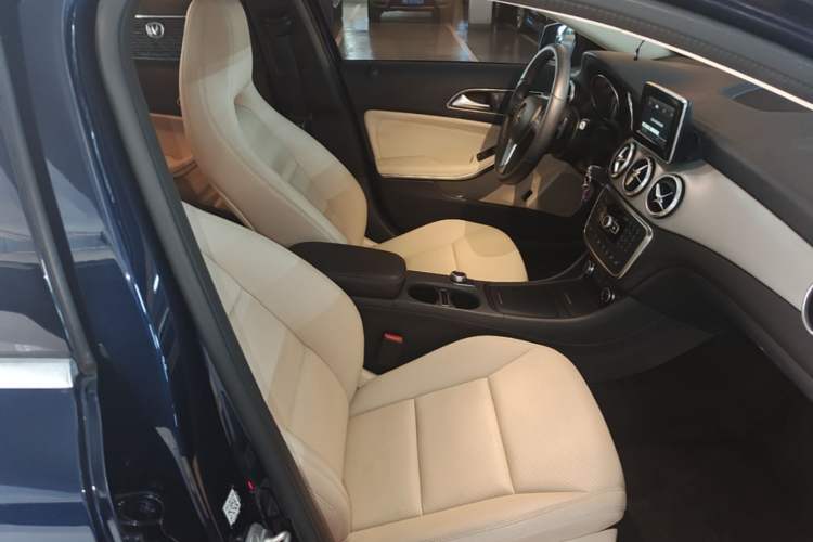 Used Mercedes-Benz GLA 2015 GLA 220 4MATIC Luxury Model Right Front Seat