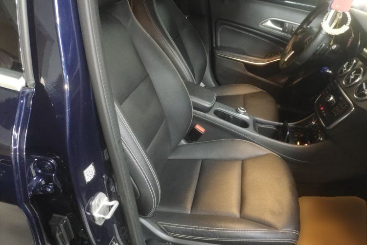 Used Mercedes-Benz GLA 2015 GLA 200 Fashion Model Right Front Seat
