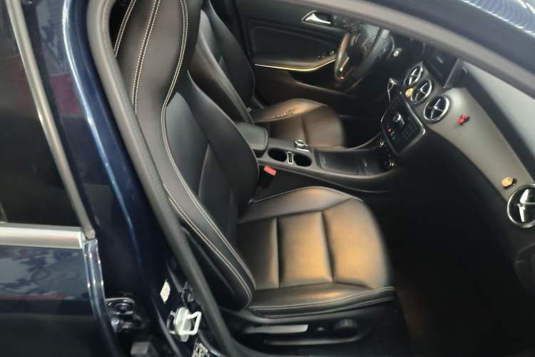 Used Mercedes-Benz GLA 2015 GLA 200 Fashion Model Right Front Seat