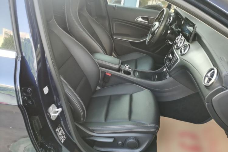 Used Mercedes-Benz GLA 2015 GLA 200 Fashion Model Right Front Seat
