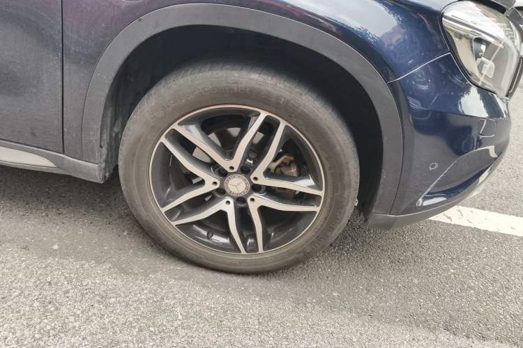 Used Mercedes-Benz GLA 2015 GLA 220 4MATIC Fashion Model Right Front Wheel Hub