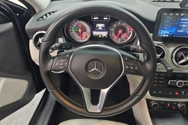 Used Mercedes-Benz GLA 2015 GLA 220 4MATIC Fashion Model Steering Wheel