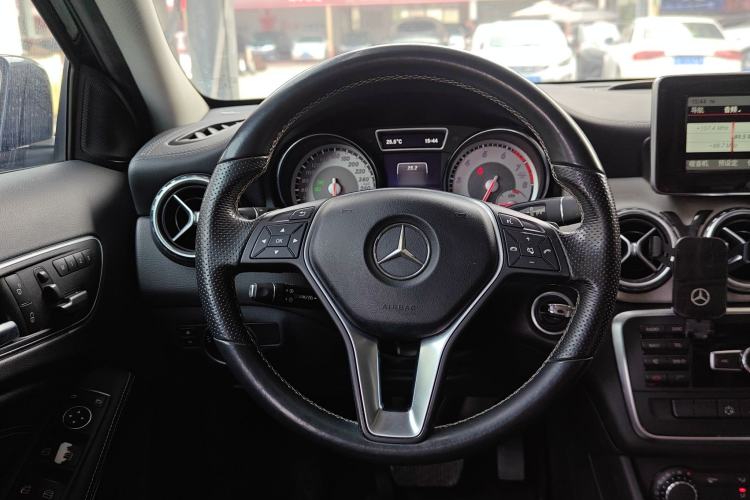 Used Mercedes-Benz GLA 2015 GLA 200 Fashion Model Steering Wheel
