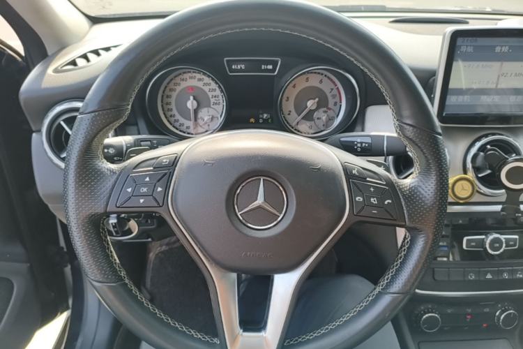 Used Mercedes-Benz GLA 2015 GLA 200 Sport Edition Steering Wheel