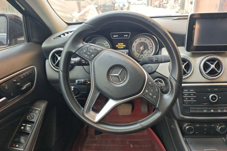 Used Mercedes-Benz GLA 2015 GLA 200 Fashion Model Steering Wheel