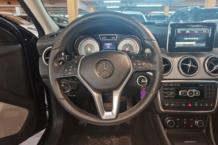 Used Mercedes-Benz GLA 2015 GLA 220 4MATIC Luxury Model Steering Wheel