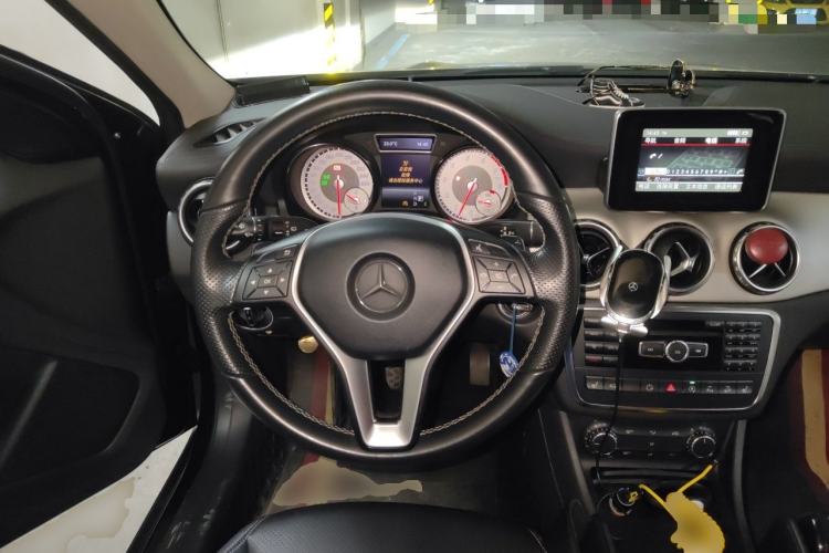 Used Mercedes-Benz GLA 2015 GLA 220 4MATIC Fashion Model Steering Wheel