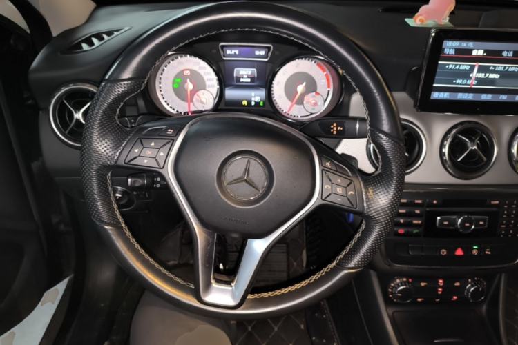 Used Mercedes-Benz GLA 2015 GLA 200 Sport Edition Steering Wheel