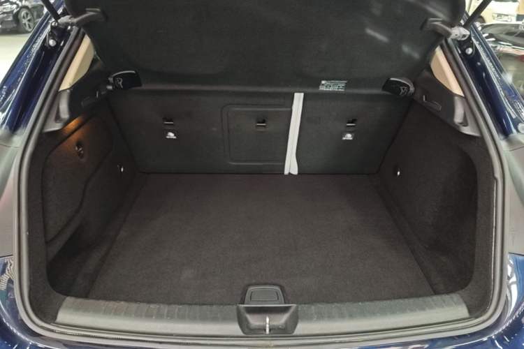 Used Mercedes-Benz GLA 2015 GLA 220 4MATIC Fashion Model Trunk