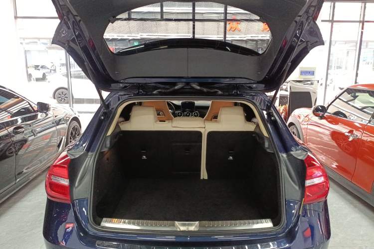 Used Mercedes-Benz GLA 2015 GLA 200 Fashion Model Trunk