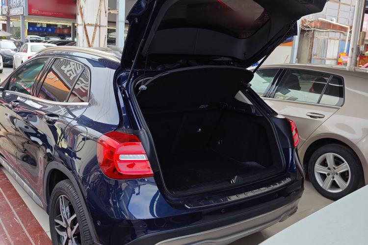 Used Mercedes-Benz GLA 2015 GLA 200 Fashion Model Trunk