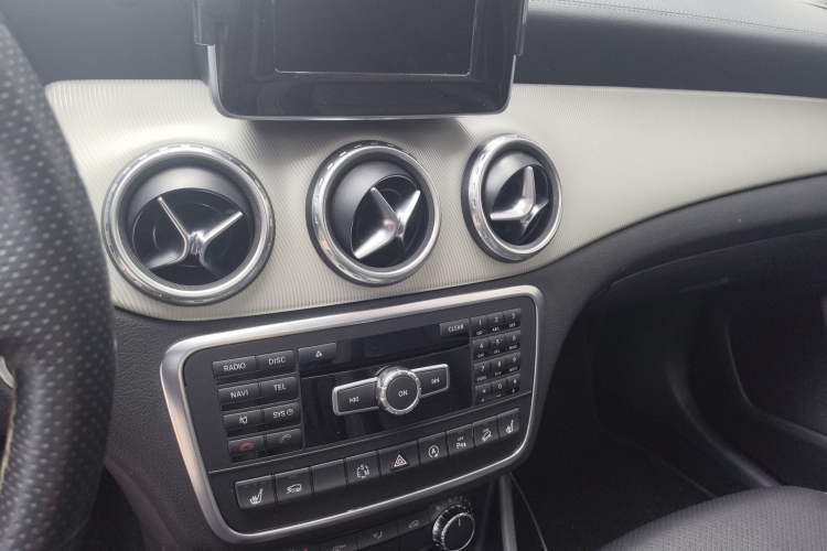 Used Mercedes-Benz GLA 2015 GLA 220 4MATIC Luxury Model Audio And AC Panel