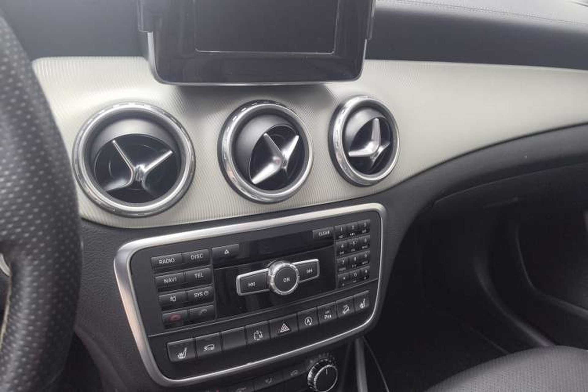 Used Mercedes-Benz GLA 2015 GLA 220 4MATIC Luxury Model Audio And AC Panel