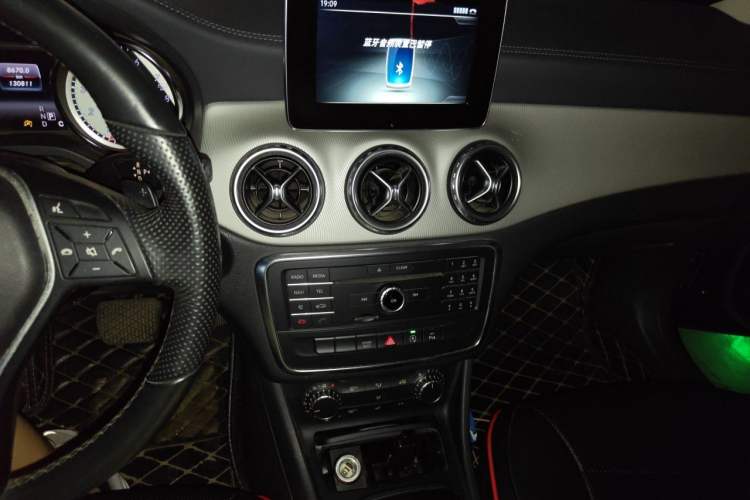 Used Mercedes-Benz GLA 2015 GLA 200 Fashion Model Audio And AC Panel