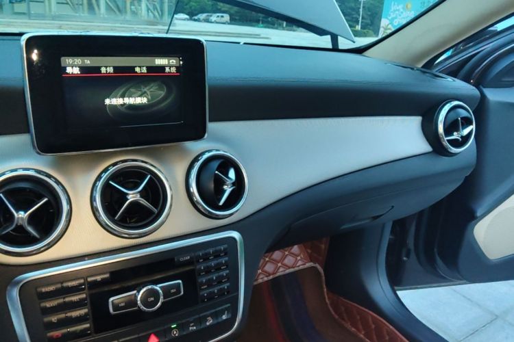 Used Mercedes-Benz GLA 2015 GLA 220 4MATIC Fashion Model Audio And AC Panel