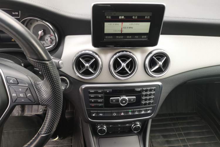 Used Mercedes-Benz GLA 2015 GLA 220 4MATIC Fashion Model Audio And AC Panel