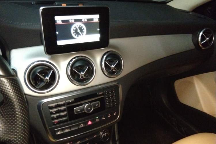 Used Mercedes-Benz GLA 2015 GLA 220 4MATIC Fashion Model Audio And AC Panel