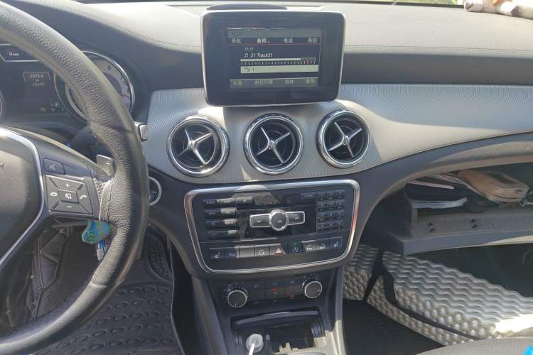 Used Mercedes-Benz GLA 2015 GLA 220 4MATIC Fashion Model Audio And AC Panel