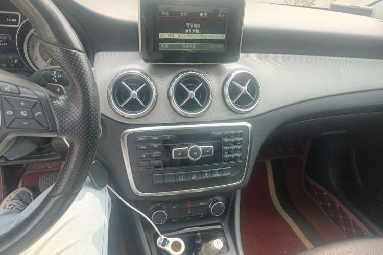Used Mercedes-Benz GLA 2015 GLA 200 Sport Edition Audio And AC Panel