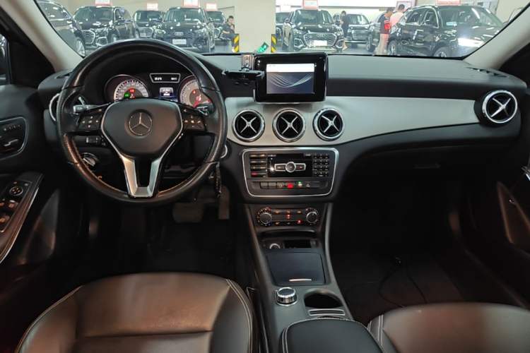 Used Mercedes-Benz GLA 2015 GLA 200 Fashion Model Center Console