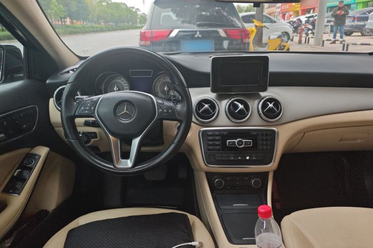 Used Mercedes-Benz GLA 2015 GLA 200 Sport Edition Center Console