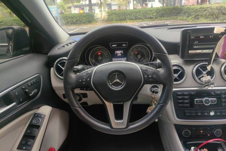 Used Mercedes-Benz GLA 2015 GLA 200 Sport Edition Center Console