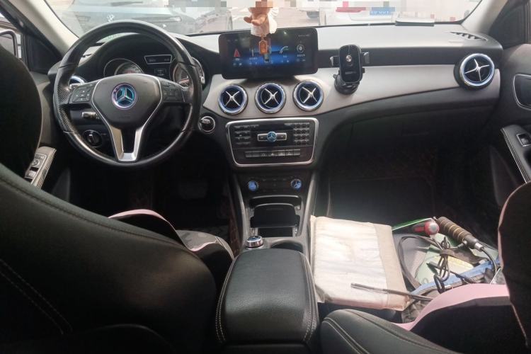 Used Mercedes-Benz GLA 2015 GLA 200 Sport Edition Center Console