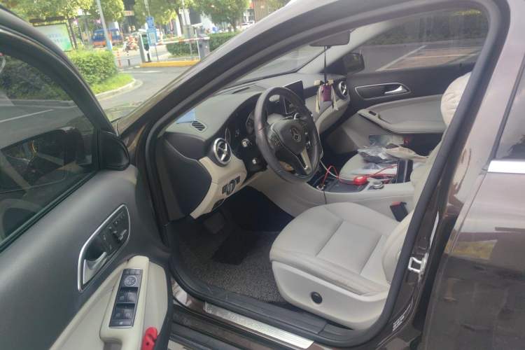 Used Mercedes-Benz GLA 2015 GLA 200 Sport Edition Driver Seat