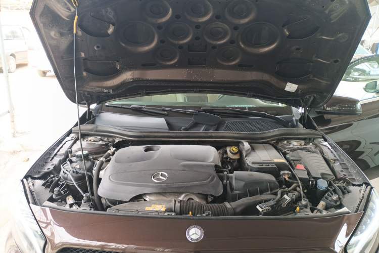 Used Mercedes-Benz GLA 2015 GLA 220 4MATIC Fashion Model Engine Bay