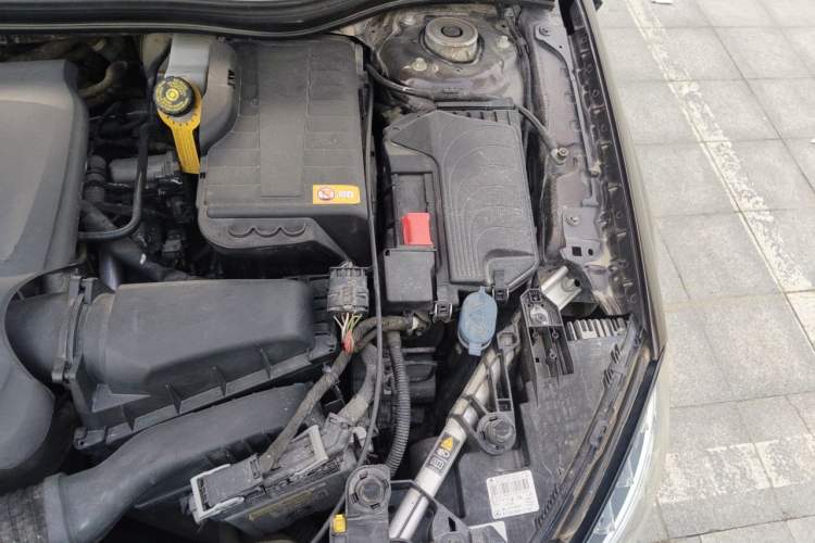 Used Mercedes-Benz GLA 2015 GLA 220 4MATIC Fashion Model Engine Bay Left