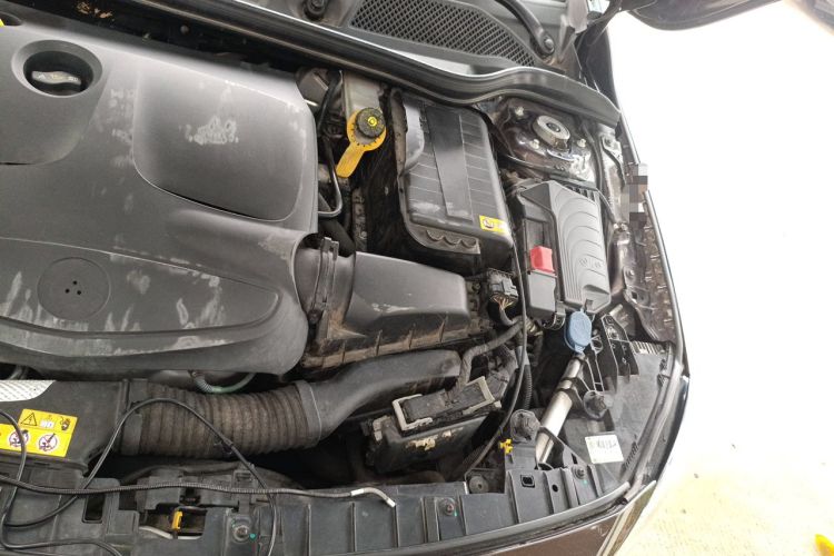 Used Mercedes-Benz GLA 2015 GLA 200 Fashion Model Engine Bay Left