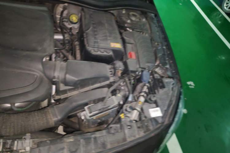 Used Mercedes-Benz GLA 2015 GLA 200 Fashion Model Engine Bay Left