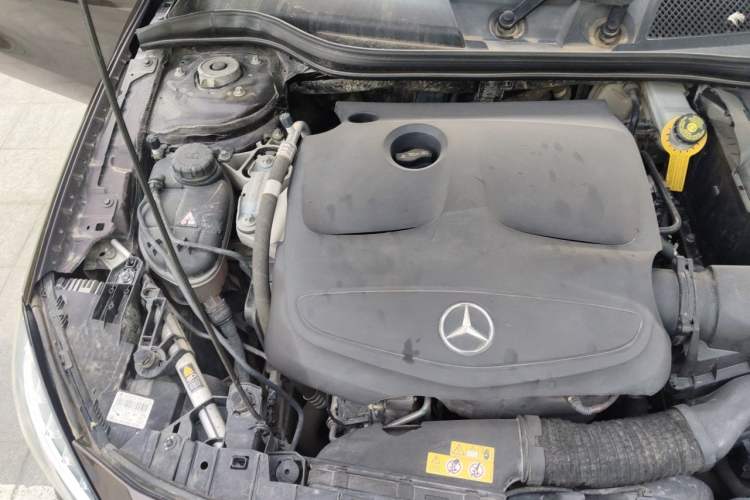 Used Mercedes-Benz GLA 2015 GLA 220 4MATIC Fashion Model Engine Bay Right