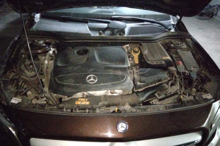Used Mercedes-Benz GLA 2015 GLA 220 4MATIC Fashion Model Engine Bay