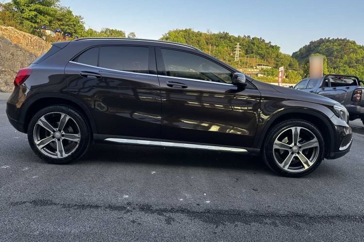 Used Mercedes-Benz GLA 2015 GLA 220 4MATIC Luxury Model Exterior 2
