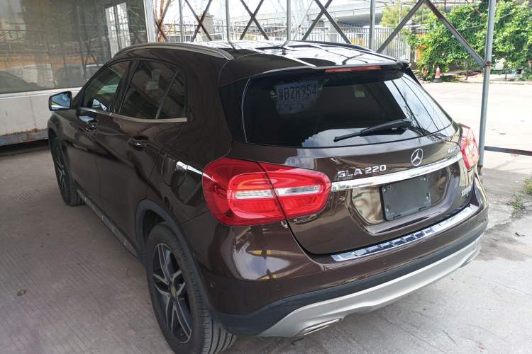 Used Mercedes-Benz GLA 2015 GLA 220 4MATIC Fashion Model Exterior 2