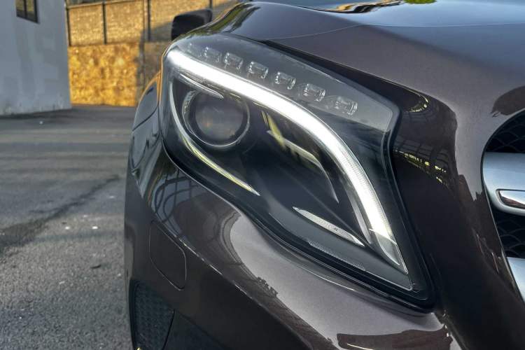 Used Mercedes-Benz GLA 2015 GLA 220 4MATIC Luxury Model Exterior 5