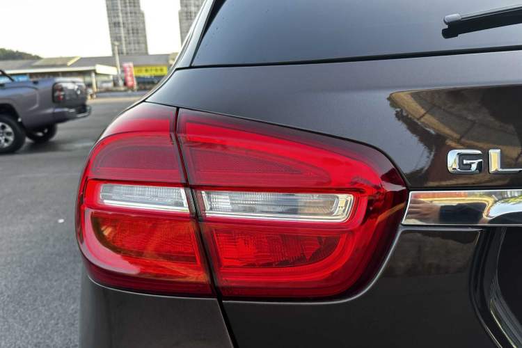 Used Mercedes-Benz GLA 2015 GLA 220 4MATIC Luxury Model Exterior 8