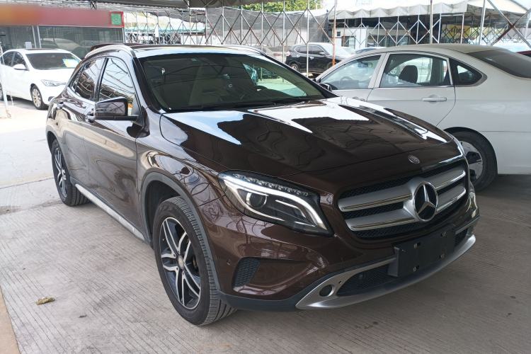 Used Mercedes-Benz GLA 2015 GLA 220 4MATIC Fashion Model Front Right 45 Deg