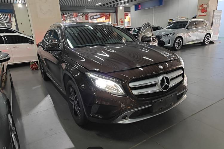 Used Mercedes-Benz GLA 2015 GLA 200 Fashion Model Front Right 45 Deg