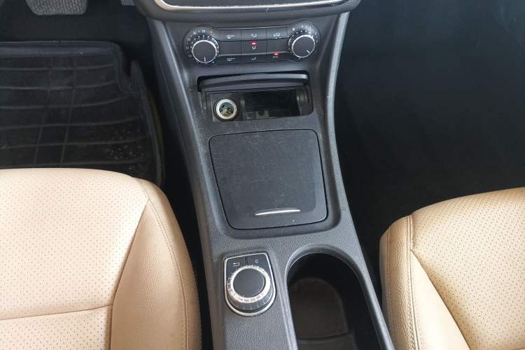 Used Mercedes-Benz GLA 2015 GLA 220 4MATIC Fashion Model Gear Lever