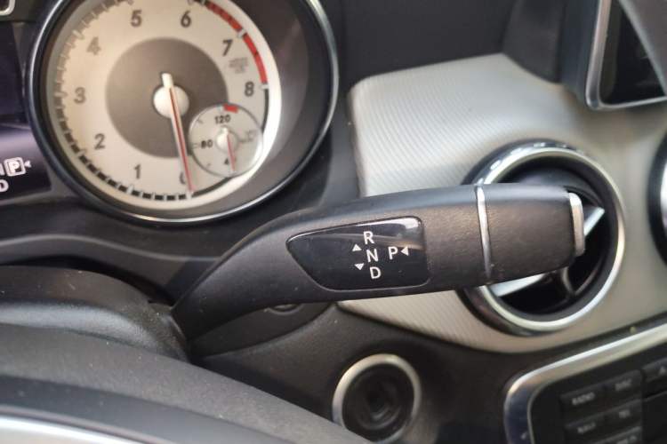 Used Mercedes-Benz GLA 2015 GLA 220 4MATIC Fashion Model Gear Lever