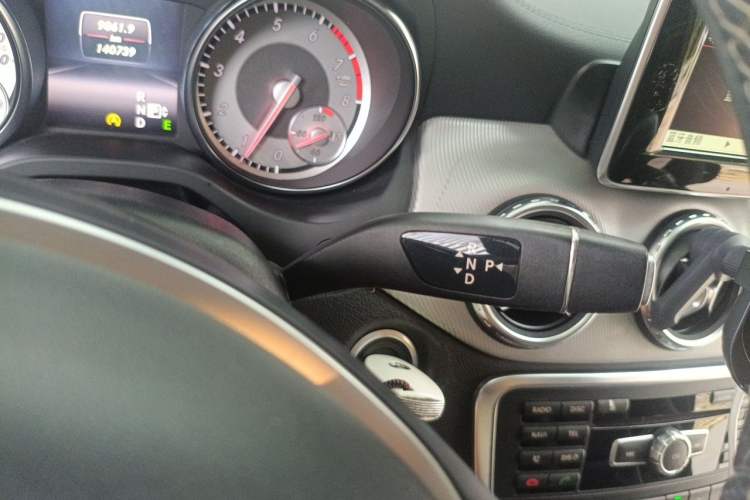 Used Mercedes-Benz GLA 2015 GLA 200 Fashion Model Gear Lever
