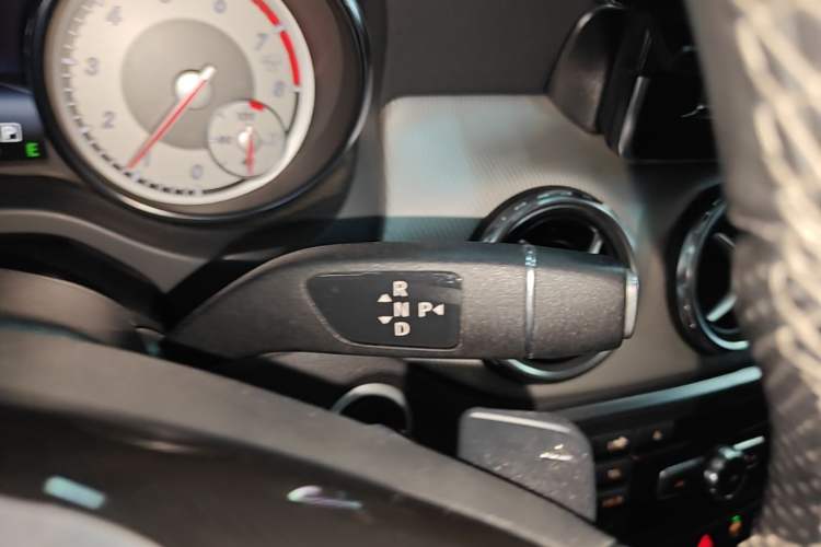 Used Mercedes-Benz GLA 2015 GLA 200 Fashion Model Gear Lever