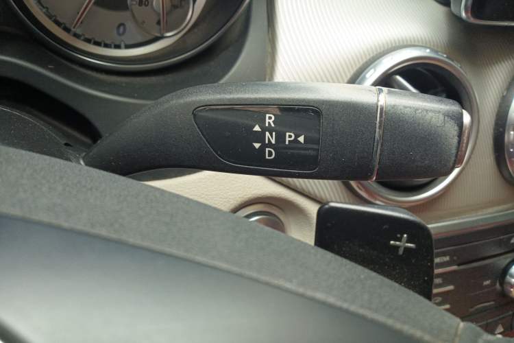 Used Mercedes-Benz GLA 2015 GLA 200 Fashion Model Gear Lever