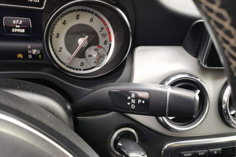 Used Mercedes-Benz GLA 2015 GLA 220 4MATIC Fashion Model Gear Lever