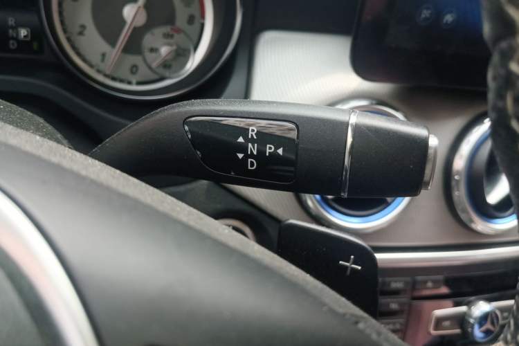 Used Mercedes-Benz GLA 2015 GLA 200 Sport Edition Gear Lever